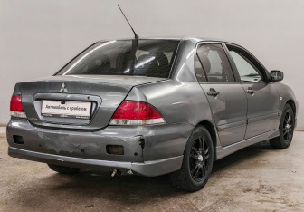 Подержанный автомобиль Mitsubishi Lancer Sedan 2006 года (5 фото)