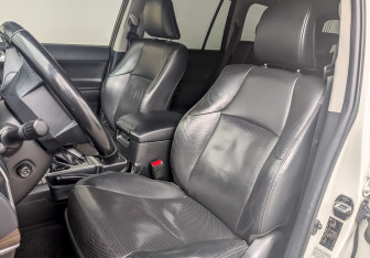 Подержанный автомобиль Toyota Land Cruiser Prado 2020 года (20 фото)