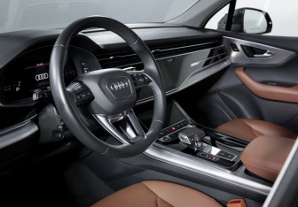 Подержанный автомобиль Audi Q7 2020 года (14 фото)