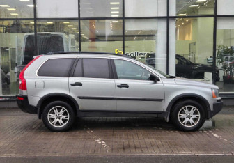 Подержанный автомобиль Volvo XC90 2004 года (4 фото)