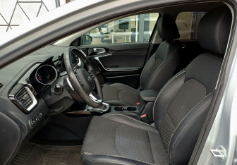 Подержанный автомобиль Kia Ceed Wagon 2019 года (22 фото)