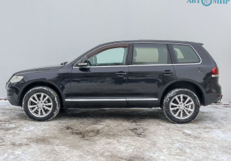 Подержанный автомобиль Volkswagen Touareg 2008 года (8 фото)