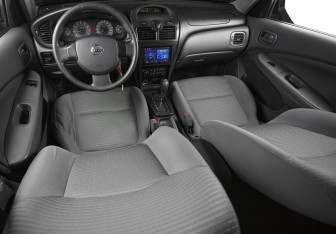 Подержанный автомобиль Nissan Almera Classic 2006 года (14 фото)