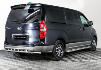 Подержанный автомобиль Hyundai Grand Starex 2016 года (4 фото)