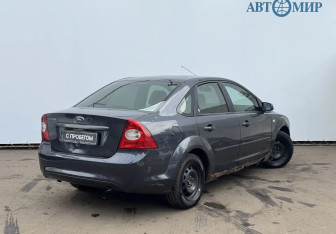 Подержанный автомобиль Ford Focus Sedan 2006 года (5 фото)