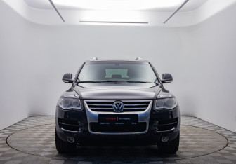 Подержанный автомобиль Volkswagen Touareg 2008 года (2 фото)