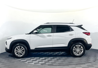 Подержанный автомобиль Chevrolet TrailBlazer 2021 года (8 фото)