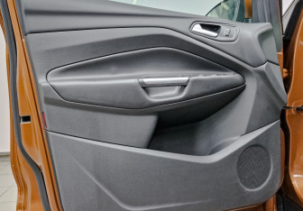 Подержанный автомобиль Ford Kuga 2017 года (19 фото)