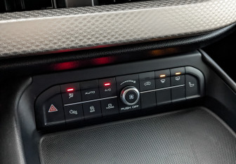 Подержанный автомобиль Haval F7 2023 года (21 фото)