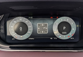 Подержанный автомобиль Land Rover Range Rover Evoque 2023 года (16 фото)