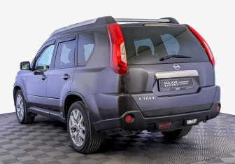 Подержанный автомобиль Nissan X-Trail 2013 года (7 фото)