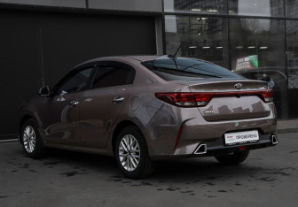 Подержанный автомобиль Kia Rio Sedan 2021 года (7 фото)