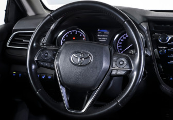 Подержанный автомобиль Toyota Camry Sedan 2020 года (13 фото)