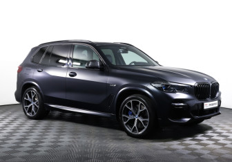 Подержанный автомобиль BMW X5 2022 года (3 фото)