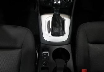 Подержанный автомобиль Audi Q3 2015 года (18 фото)