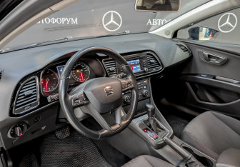 Подержанный автомобиль SEAT Leon Hatchback 2013 года (16 фото)