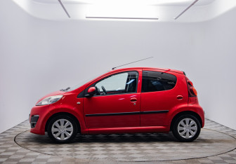 Подержанный автомобиль Peugeot 107 2012 года (8 фото)