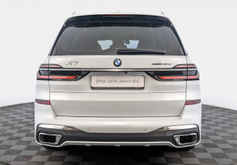 Подержанный автомобиль BMW X7 2023 года (6 фото)