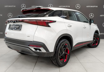 Подержанный автомобиль Omoda C5 2023 года (5 фото)