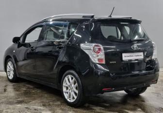 Подержанный автомобиль Toyota Verso 2012 года (7 фото)