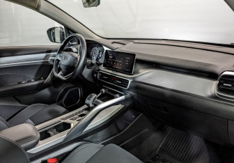 Подержанный автомобиль Geely Coolray 2023 года (13 фото)