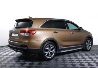 Подержанный автомобиль Kia Sorento 2017 года (5 фото)