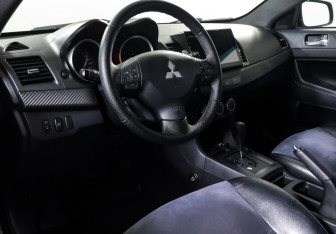 Подержанный автомобиль Mitsubishi Lancer Sedan 2008 года (14 фото)