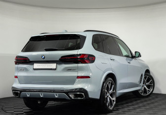 Подержанный автомобиль BMW X5 2025 года (2 фото)