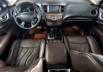 Подержанный автомобиль Infiniti JX 2013 года (11 фото)