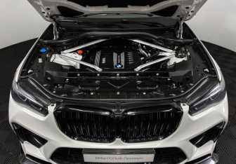 Подержанный автомобиль BMW X5 2021 года (10 фото)
