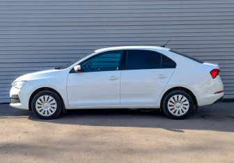 Подержанный автомобиль Skoda Rapid Liftback 2021 года (8 фото)