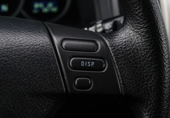 Подержанный автомобиль Toyota Corolla Verso 2006 года (18 фото)