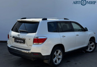 Подержанный автомобиль Toyota Highlander 2012 года (8 фото)