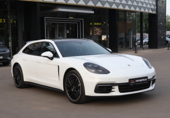 Подержанный автомобиль Porsche Panamera Wagon 2018 года (3 фото)