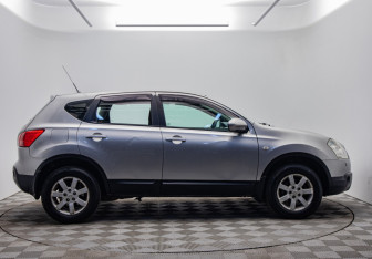 Подержанный автомобиль Nissan Qashqai 2008 года (6 фото)