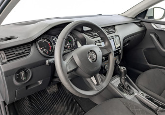 Подержанный автомобиль Skoda Octavia Liftback 2019 года (16 фото)