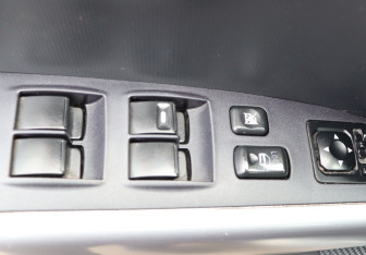 Подержанный автомобиль Peugeot 4007 2010 года (11 фото)