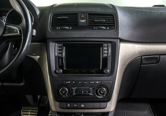 Подержанный автомобиль Skoda Yeti 2015 года (12 фото)