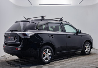Подержанный автомобиль Mitsubishi Outlander 2013 года (5 фото)