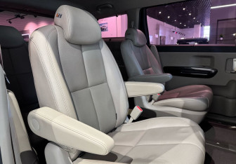 Подержанный автомобиль Kia Carnival 2018 года (11 фото)