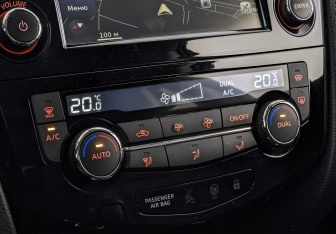 Подержанный автомобиль Nissan Qashqai 2014 года (21 фото)