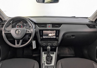 Подержанный автомобиль Skoda Octavia Liftback 2020 года (12 фото)