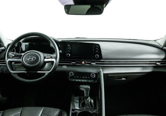 Подержанный автомобиль Hyundai Elantra Sedan 2021 года (6 фото)
