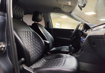Подержанный автомобиль Skoda Rapid Liftback 2015 года (13 фото)