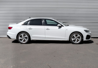 Подержанный автомобиль Audi A4 Sedan 2022 года (4 фото)