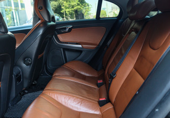 Подержанный автомобиль Volvo S60 2012 года (8 фото)