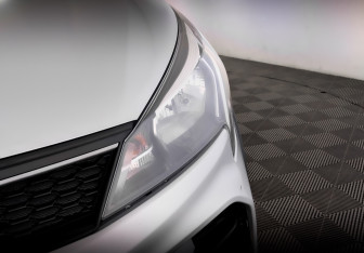 Подержанный автомобиль Kia Rio Hatchback 2021 года (9 фото)