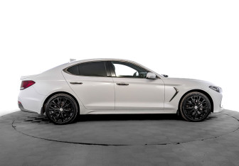 Подержанный автомобиль Genesis G70 2021 года (4 фото)