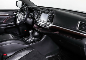 Подержанный автомобиль Toyota Highlander 2013 года (9 фото)