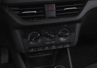 Подержанный автомобиль Skoda Rapid Liftback 2021 года (17 фото)